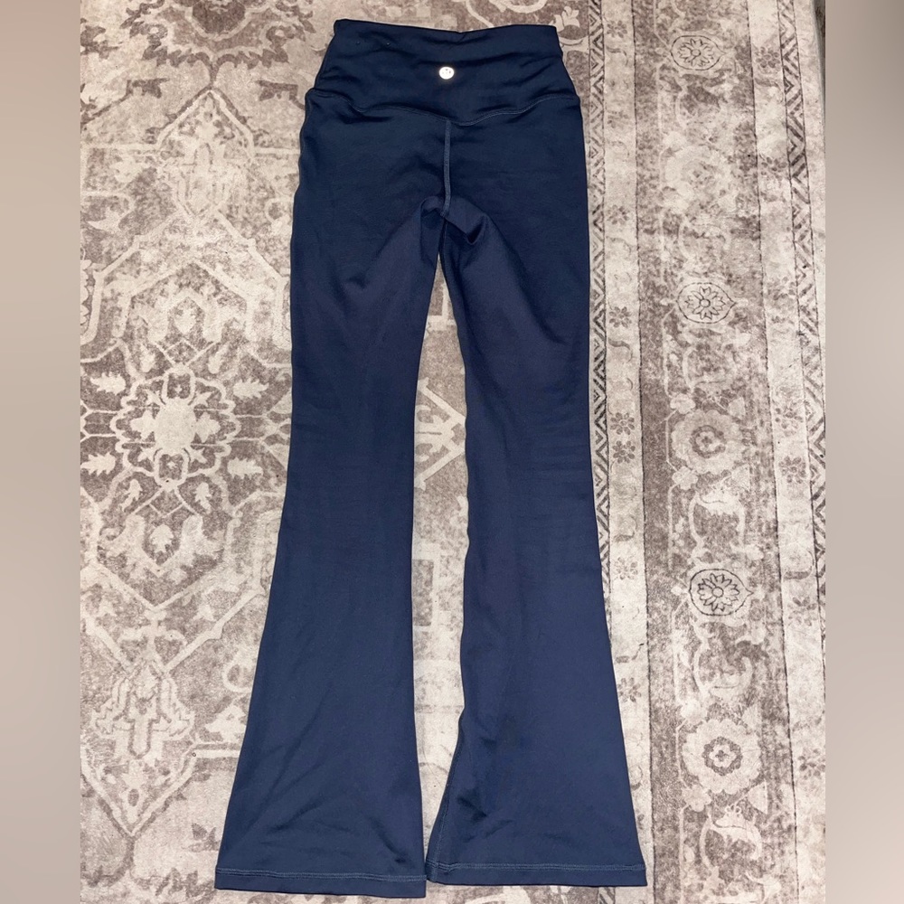 GILLY HICKS ACTIVE RECHARGE HIGH-RISE FLARE LEGGINGS - size S